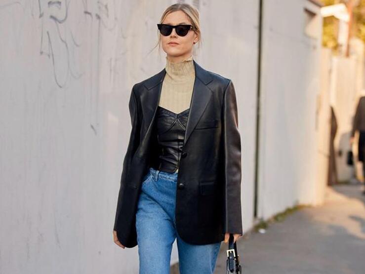 Fotos: Así se lleva la blazer este otoño: larga o cropped pero siempre de efecto piel