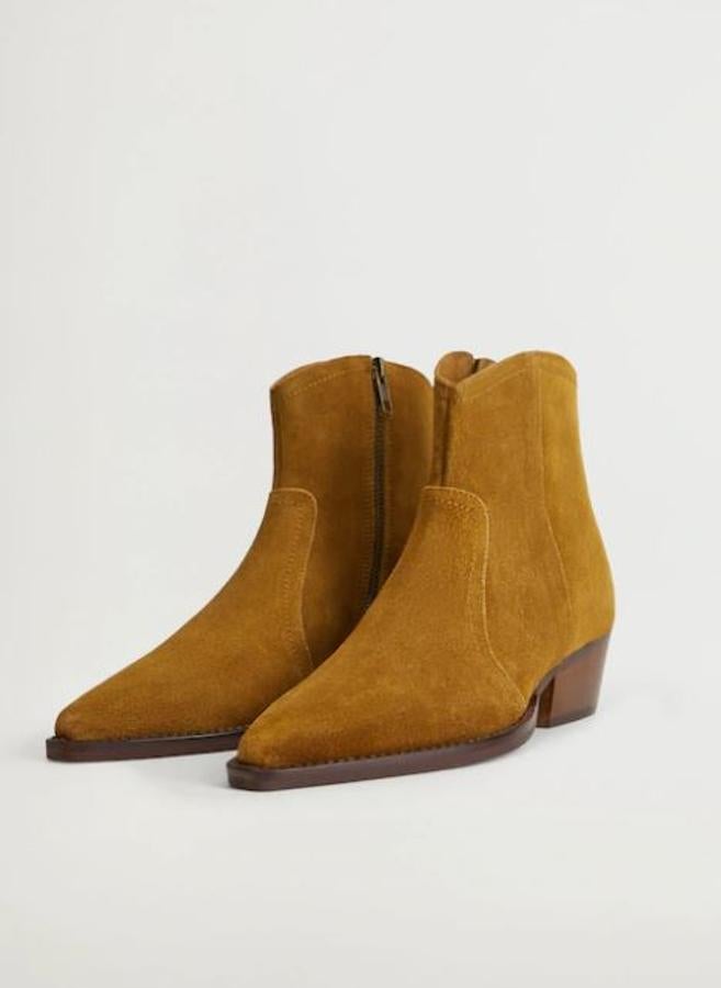 Botines en color camel y punta triangular, de Mango (49,99 euros).