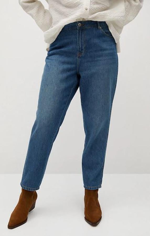 De corte boyfriend y largo tobillero, es el modelo Marina y lo tienen en dos tonos de azul diferente. Es de los pocos modelos que está disponible en todas las tallas, de la 42 a la 54 (39,99 euros).