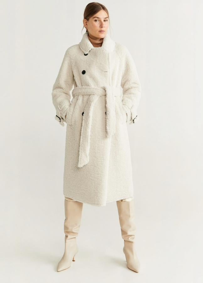 Si llevas tiempo pensando en hacerte con una prenda de abrigo de borrego, esta es tu oportunidad. De Mango Outlet (69,99 euros).