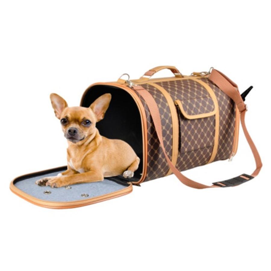 Mucho más práctico que un transportín tradicional y, desde luego, infinitamente más chic.  Esta bolsa de transporte Chloe  reúne flexibilidad, firmeza y un diseño que será tan atractivo para ti como cómodo para tu mascota. En Tiendanimal puedes llevártelo rebajado a 32,49 euros.