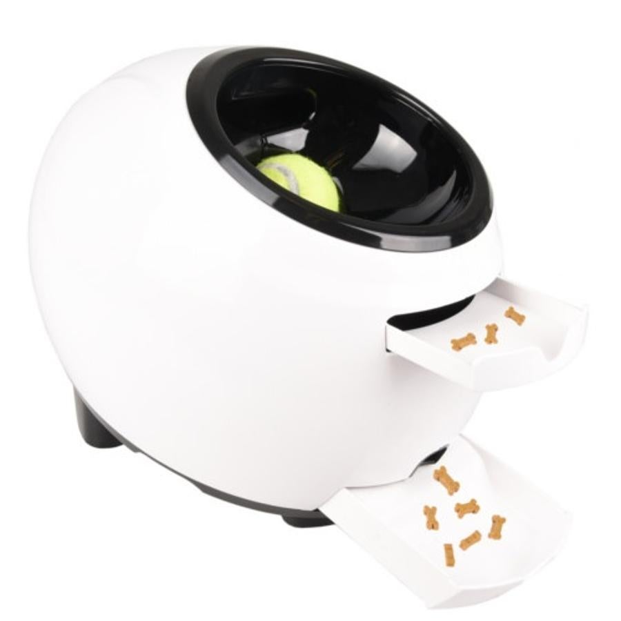 Los juguetes interactivos son una de las herramientas más eficaces para ayudarte a educar a tu mascota. Este  dispensador de pelotas y golosinas para perros  es un ejemplo magnífico de tecnología avanzada puesta al servicio de los auténticos amos de la casa. Lo puedes encontrar en Tiendanimal rebajado a 99,99 euros,