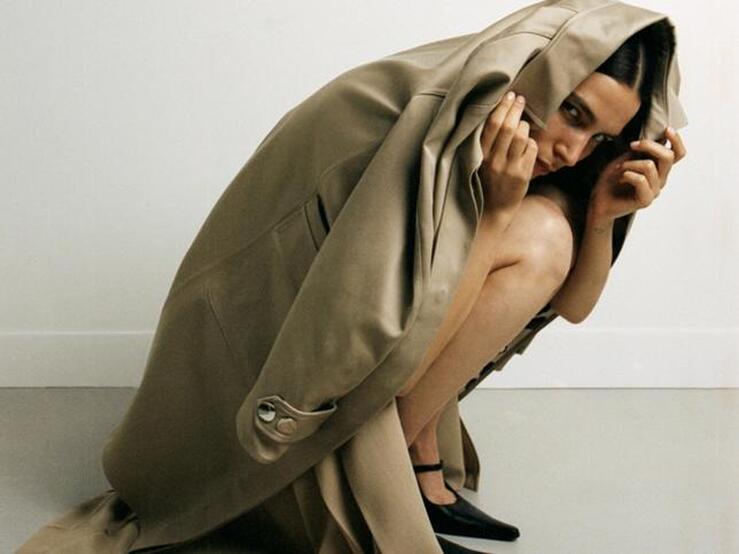 Fotos: Las fotos de las posturas más ridículas y absurdas de las modelos de Zara, Sfera, H&M o Mango