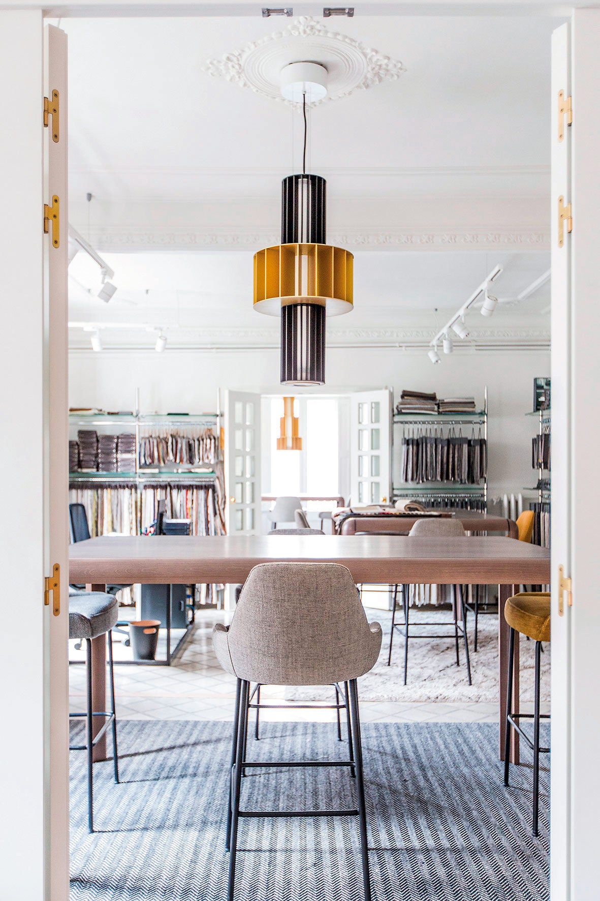 Guell Lamadrid: “Con ellos he realizado muchos trabajos y ha sido siempre un placer, gracias a su gran variedad de tejidos y su profesionalidad”.