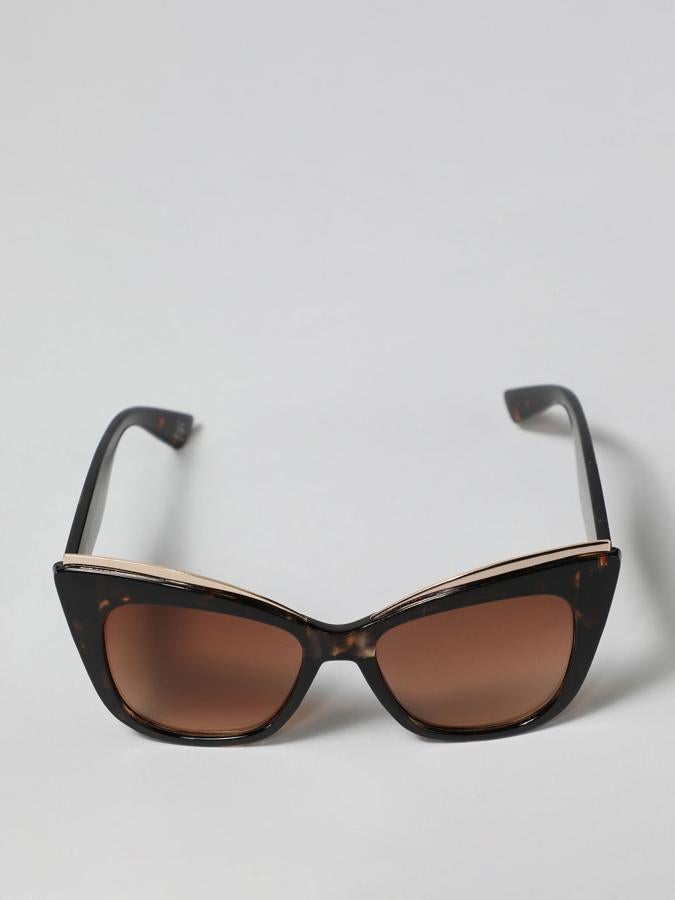 Con montura cuadrada en tamaño maxi, estas gafas de sol bloquean los rayos ultravioletas y resultan de lo más versátiles. Tienen un precio de 6,99 euros.