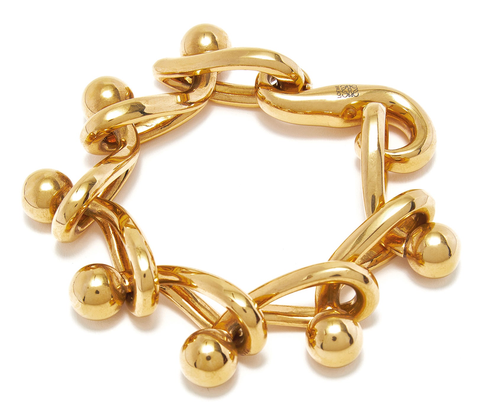 Pulsera con aros metálicos y bolas con acabado dorado, de Loewe.