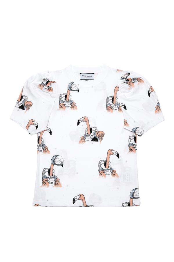 Disponible en blanco o negro, esta camiseta de algodón con cuello redondo y manga corta fruncida cuenta con estampado y tiene un precio de 54 euros.