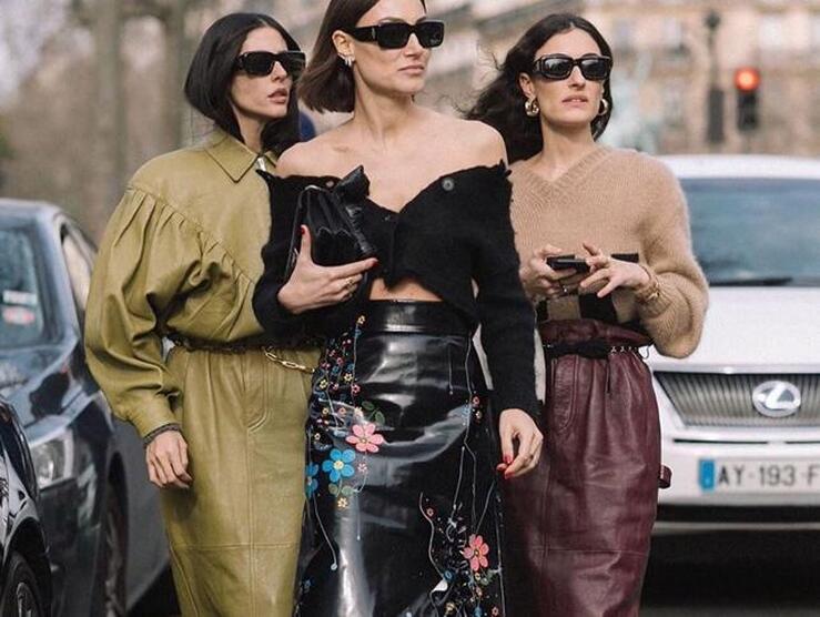 Fotos: Esta es la falda de moda: midi, de efecto piel y en todos los colores para arrasar este otoño/invierno