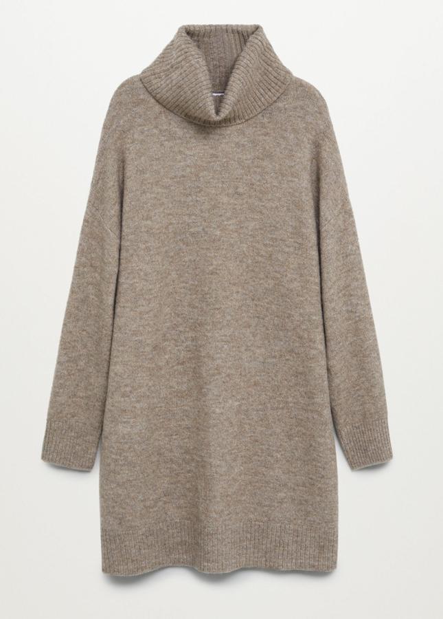 En color marrón, este vestido de Mango está disponible también en crudo y gris. Con cuello alto y en tejido de punto, cuenta con terminaciones de canalé y tiene un precio de 29,99 euros.