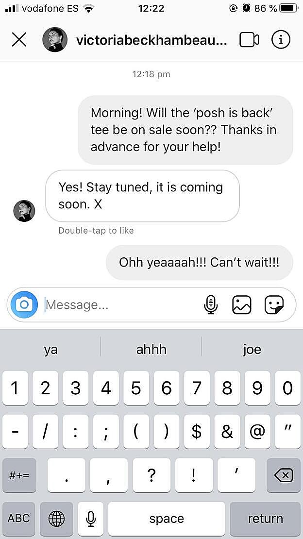 Desde Victoria Beckham Beauty nos confirman que la camiseta estará a la venta muy pronto