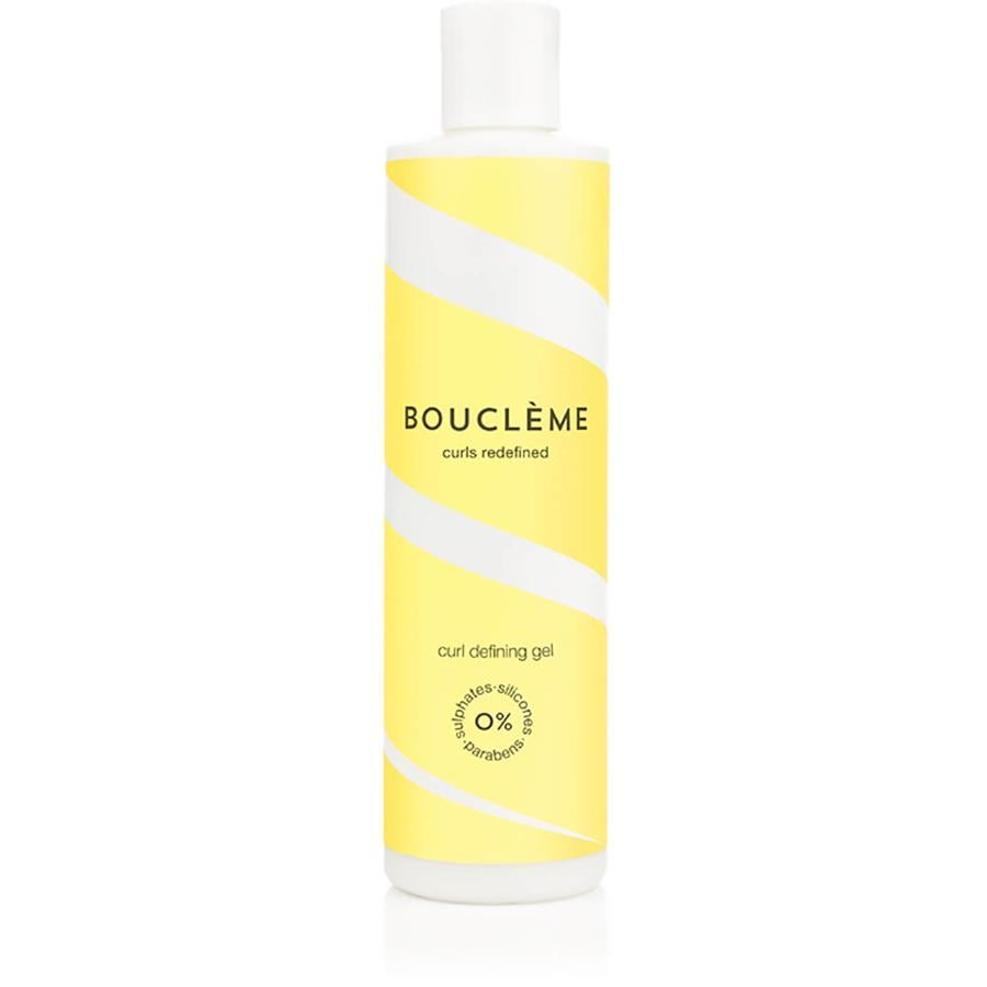 Si el formato spray para definir rizos no te convence, puedes optar por el gel de Bouclème (16,95 euros) sin sulfatos, parabenos ni siliconas, que tiene una ligera fórmula profundamente hidratante que crea un velo sobre el pelo para aportarle el volumen y vitalidad definitivos. Además, controla el encrespamiento durante todo el día.