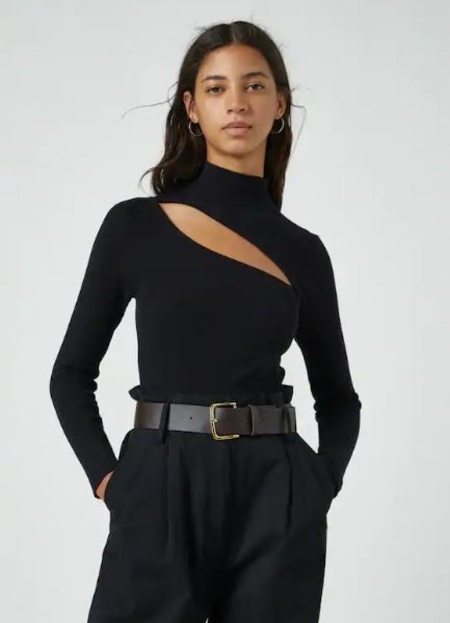 Jersey negro cut out, de Pull&Bear (19,99 euros).