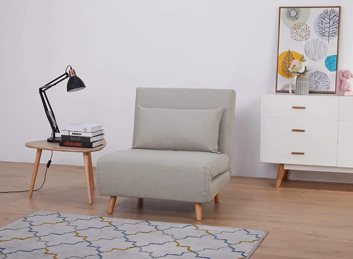 Práctico, versátil y con mucho estilo, este  sillón individual se convierte en una cama  confortable que podrás colocar en cualquier rincón, convirtiendo de forma sencilla cualquier habitación de tu casa en un dormitorio. Pasa de 269 a 188 en el Amazon Prime Day.