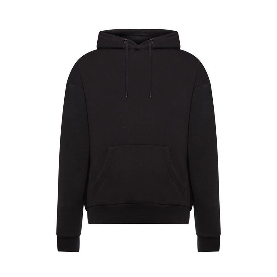 Sudadera negra entallada, (8 euros).