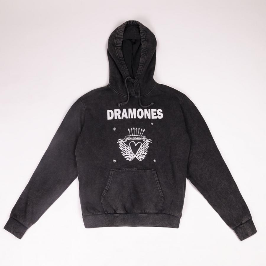 No hay nada mejor que salir de yoga un sábado y cobijarte en una sudadera la grito de 'Dramones'. De Lucía Be, (39,95 euros).