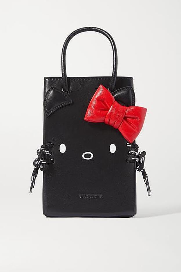 Minibolso de cuero en forma de Hello Kitty, de Balenciaga (790 €).