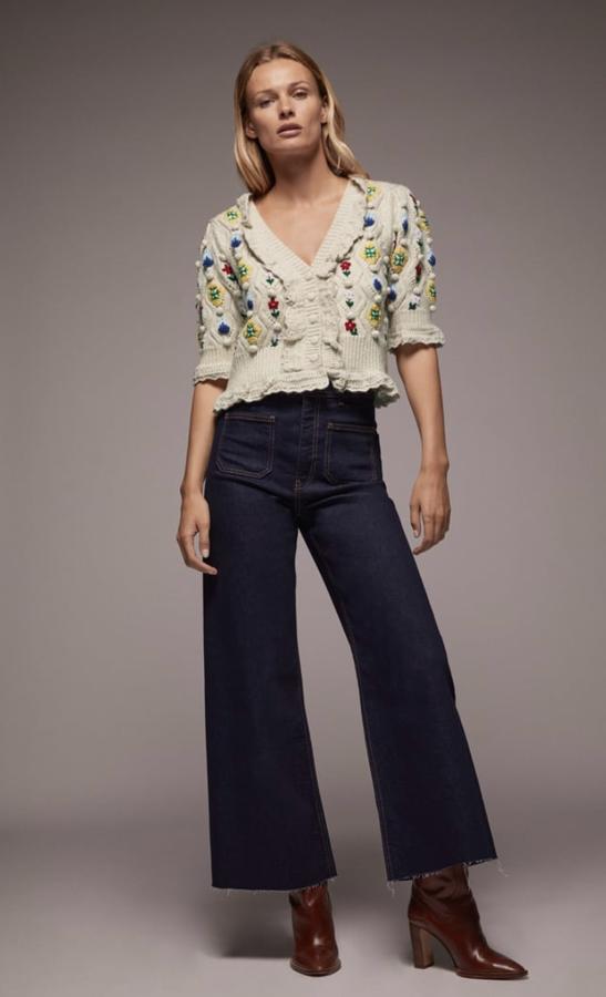 Ni rastro de ella desde hace días. No perdemos la esperanza porque las chaqueta de punto de manga corta son imprescindibles en nuestro armario de otoño y una pieza cargada de estilo para llevar con vaqueros. Había tallas desde la S hasta la XL y ya no queda ninguna, de momento (39,95 euros).