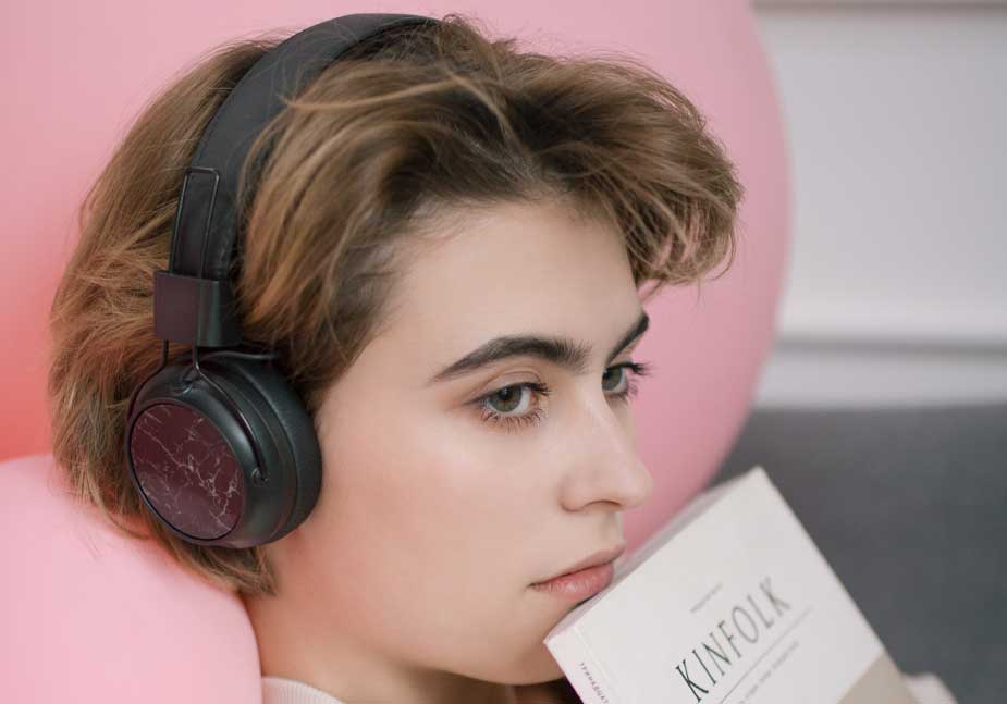 Los audiolibros bestsellers de escritoras que debes escuchar durante este otoño