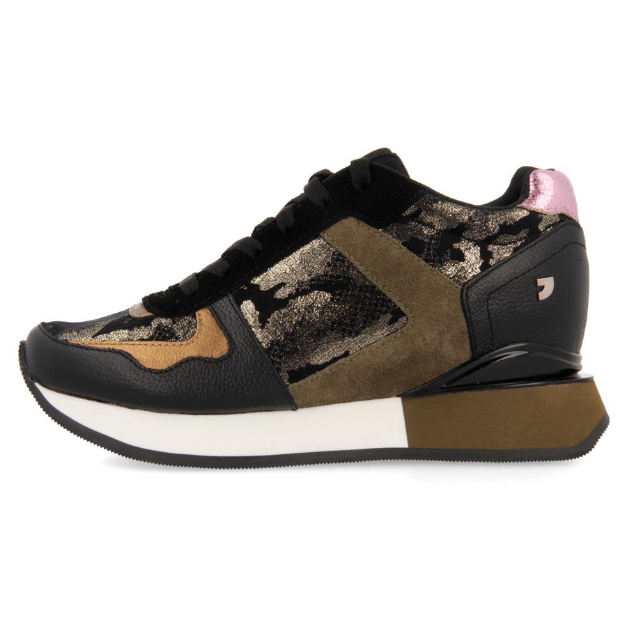 Gioseppo Woman, con motivo del Día Mundial contra el Cáncer de Mama, se une a FECMA, Federación Española de Cáncer de Mama, para apoyar su excelente labor donando el 1% de los beneficios de la venta de estas sneakers.