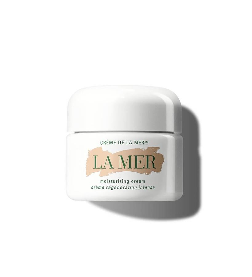 Las algas son el ingrediente clave de su fórmula, que también está enriquecida con vitaminas C, D, E y B12, y otros ingredientes naturales como calcio, magnesio, potasio, hierro, lecitina, germen de trigo, alfalfa y girasol. Hidrata, calma y proporciona energía a todos los tipos de piel. El 100% del beneficio de su venta se destinará a la investigación médica sobre el cáncer de mama.  Crème Icónica de La Mer  (165 €).