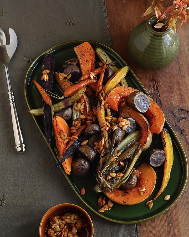 Truco de cocina de Zara Home: "como cada verdura tiene un tiempo de cocción distinto, así que antes de disponerlas en la bandeja del horno, las verduras que requieren más tiempo de cocción las pasaremos (o marcaremos) previamente por una sartén".