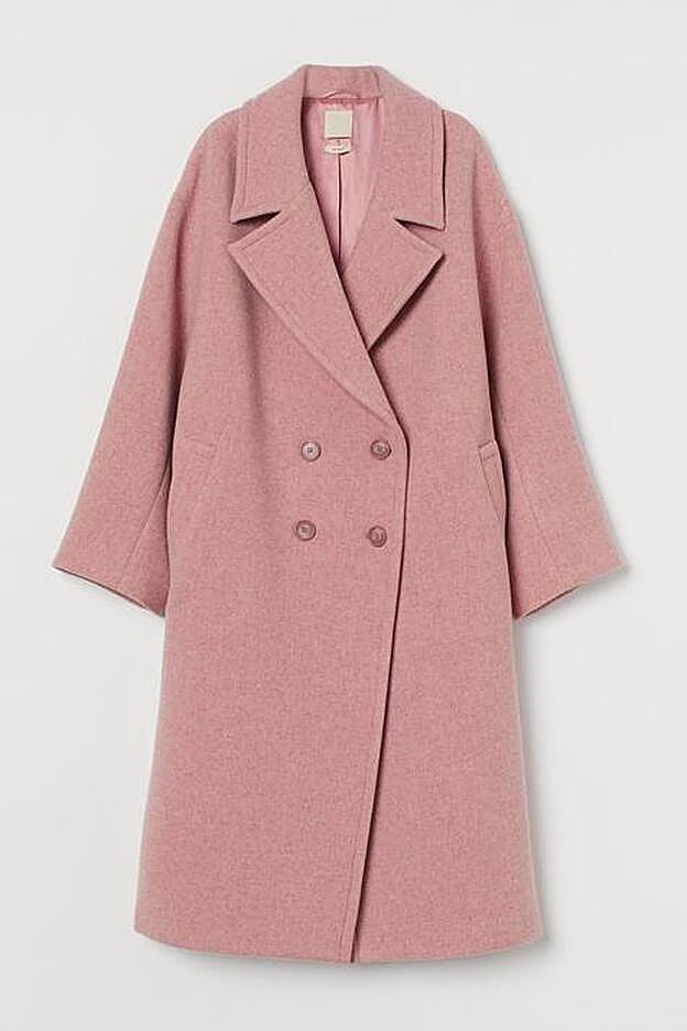 Abrigo rosa de H&M (129 euros).