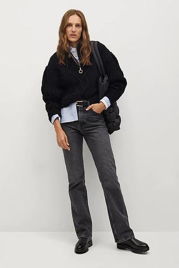 Jersey con cremallera de Mango. También disponible en rojo. (39,99 euros). DIsponible de la XS a la XL.