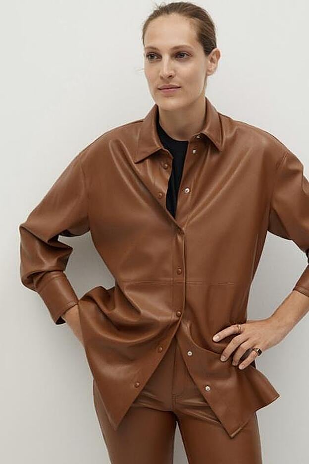 Esta es la camisa de efecto oiel más buscada de Mango. Está gaotada pero puedes apuntarte a la lista de espera.