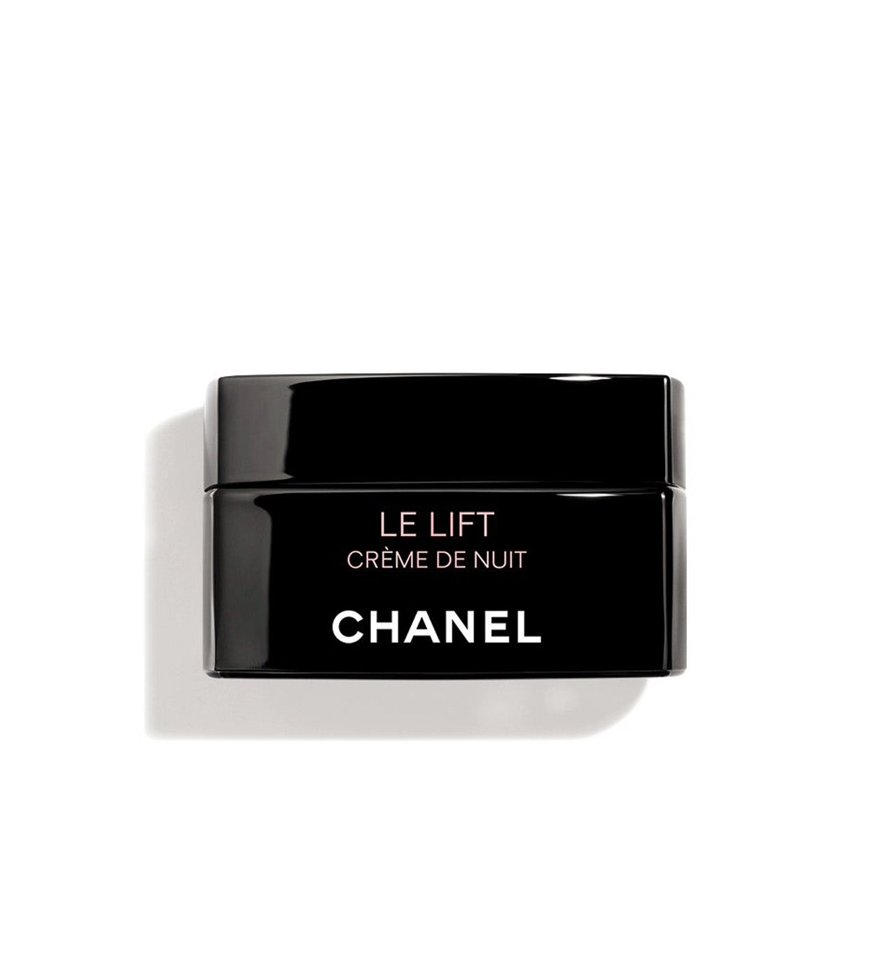 Crema de noche alisadora y reafirmante para rostro y cuello que incorpora el concentrado botánico de alfalfa, que es tan eficaz como el retinol y suave para la piel. Además, su cmplejo Neuractive, con té blanco Silver Needle y un activo de origen marino, calma la piel sobrecargada durante el día y la ayuda a renovarse por la noche.  Le Lift Crème de Nuit de Chanel  (125 €).