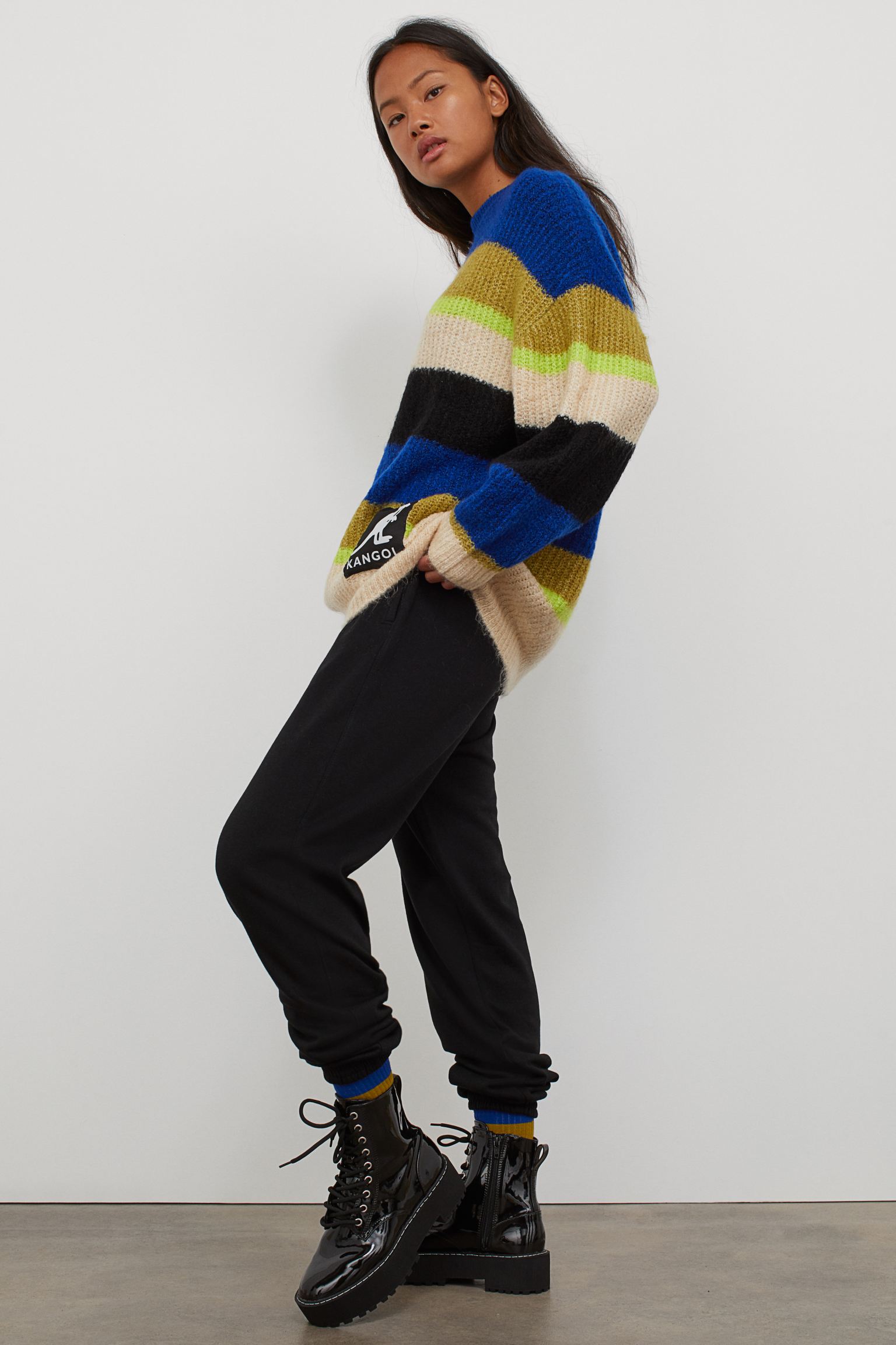 Los jerséis de rayas siempre son una buena opción para el otoño (y el invierno) y hay muhos diseños. Este de H&M X Kangol nos encanta y es muy barato. (24,99 euros).