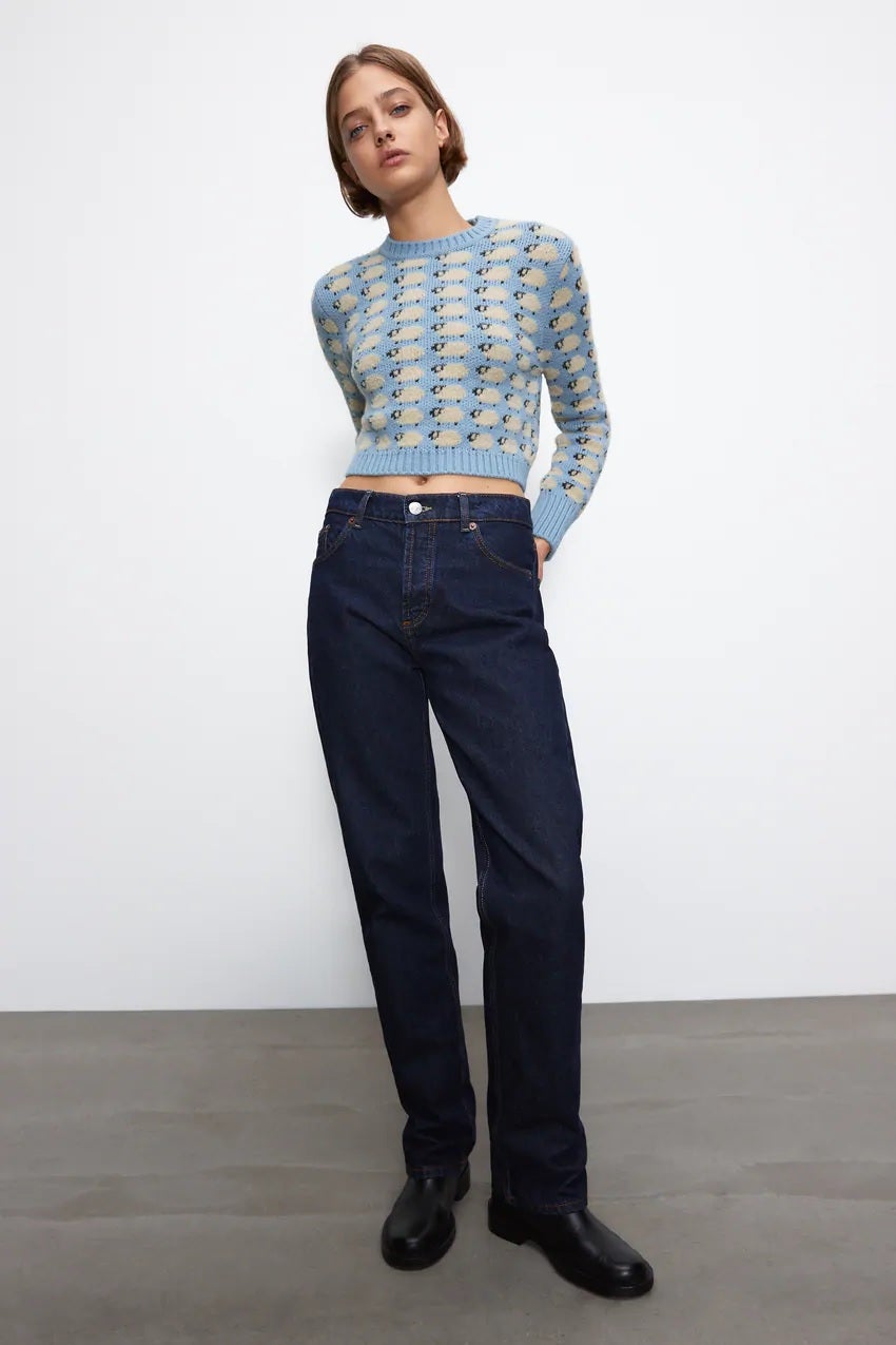 Jersey azul bebé con estampado de ovejas de Zara, un best seller que ya está a punto de agotarse. (25,95 euros).