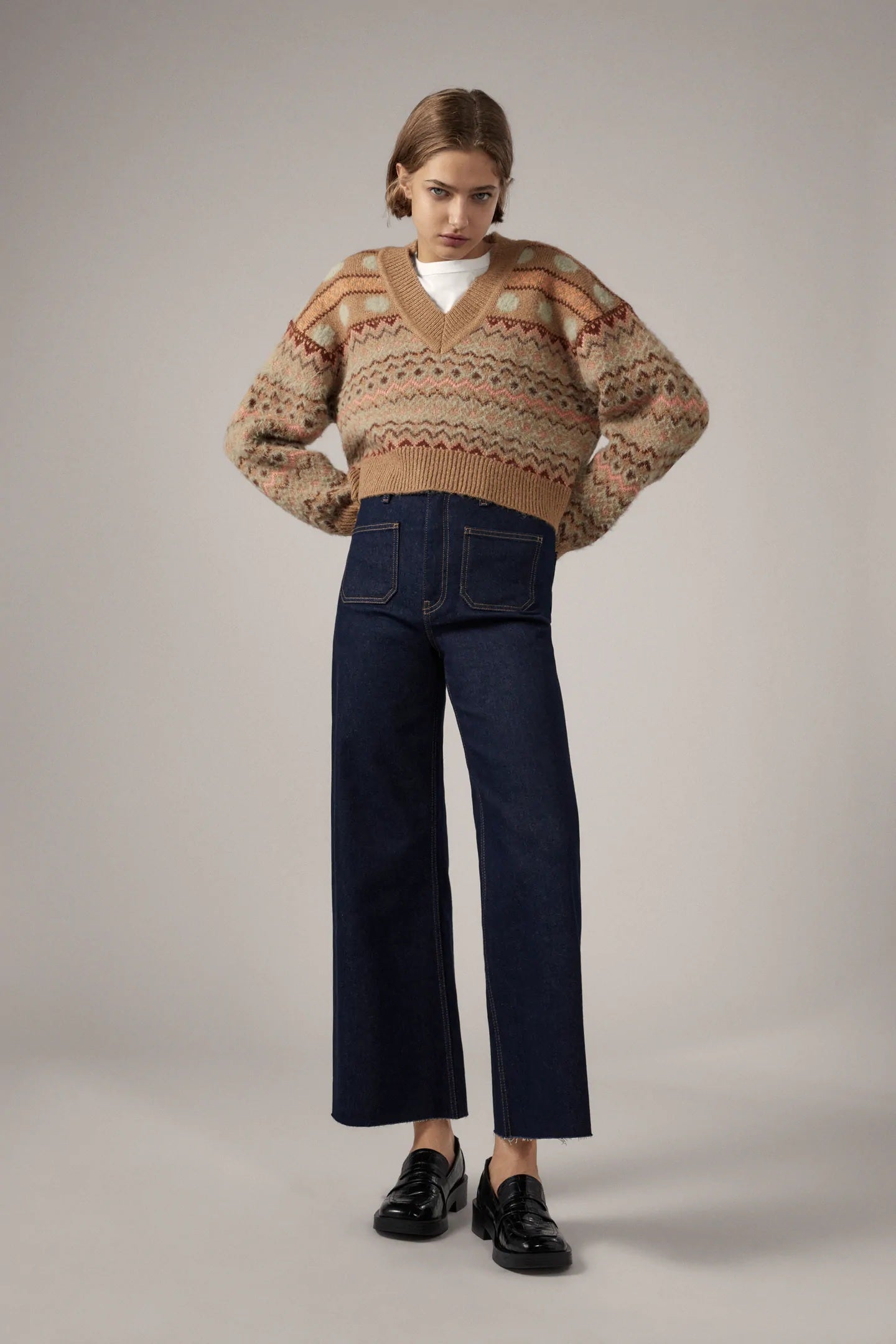 Corte crop y escote a pico, este jersey de Zara es de lo más favorecedor. (29,95 euros).