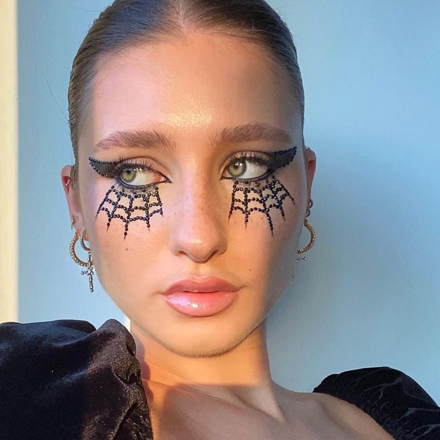 ¿Una tela de araña en los ojos? ¡Sí! Pero con brillantes como ha hecho @char_barker nos gusta aún más.