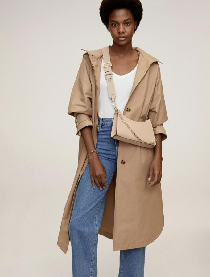 Este es un bolso todoterreno con doble asa que puedes llevar de mano o en bandolera y en un color que pega con todo. Es de Mango (19,99 euros).