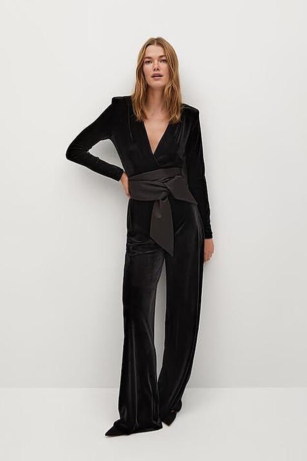 Mono de terciopelo, de Mango (59,99 €).