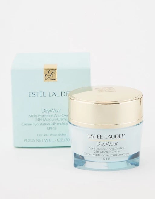 Daywear Advanced de Estée Lauder, una crema de día antioxidante que hidrata y protege la piel de la polución y otros agentes externos durante las 24 horas del día.  Antes: 53,50 euros. Ahora: 43,50 euros .