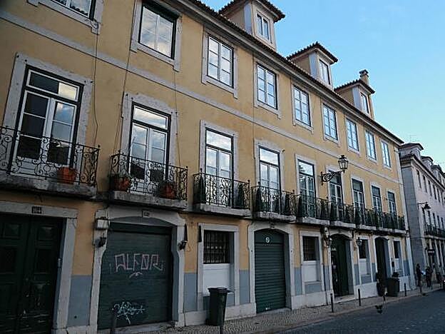Fachada de esa casa que albergó a Madonna dos años.