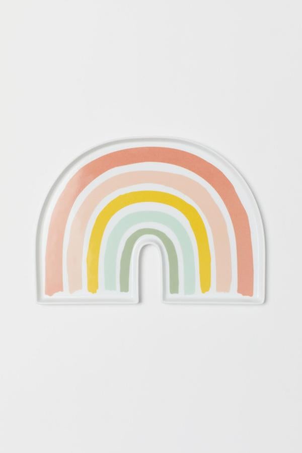 Todo el poder del arcoiris en un plato: es de porcelana y mide 19 cm de diámetro (7,99 euros).