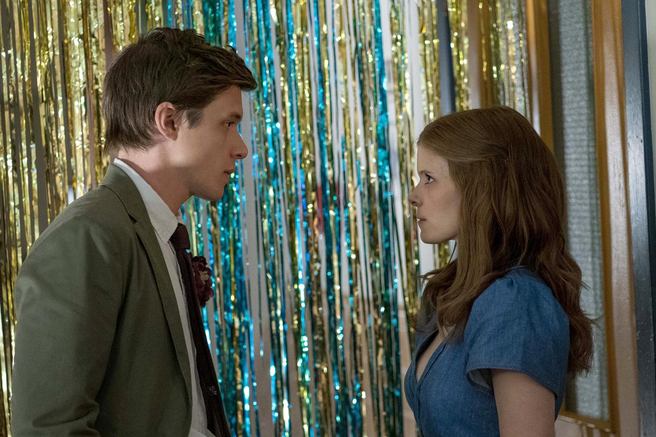 A Teacher. Temporada 1. HBO. 11 de noviembre.Basada en la película homónima de 2013, esta producción protagonizada por Kate Mara y Nick Robinson explora las complejidades y consecuencias de una relación depredadora, la de una joven maestra, Claire Wilson, y su alumno Eric Walker. Una pareja marcada por un sutil juego de manipulación en el que las decisiones de Claire provocará un daño permanente en las familias de ambos.