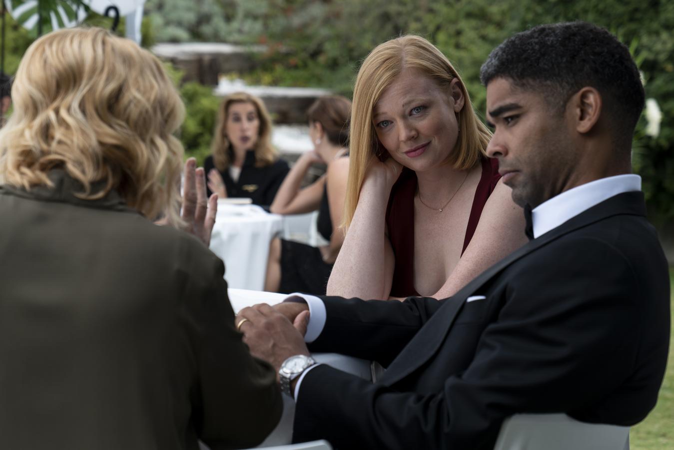 Soulmates. Temporada 1. AMC. 12 de noviembre.Compuesta por seis episodios individuales, esta producción explora las consecuencias de un descubrimiento científico que permite conocer de forma inequívoca a nuestra alma gemela. Entre su reparto encontramos caras conocidas de la televisión como Sarah Snook (‘Succession’), Charlie Heaton (‘Stranger Things’) o la española Laia Costa.