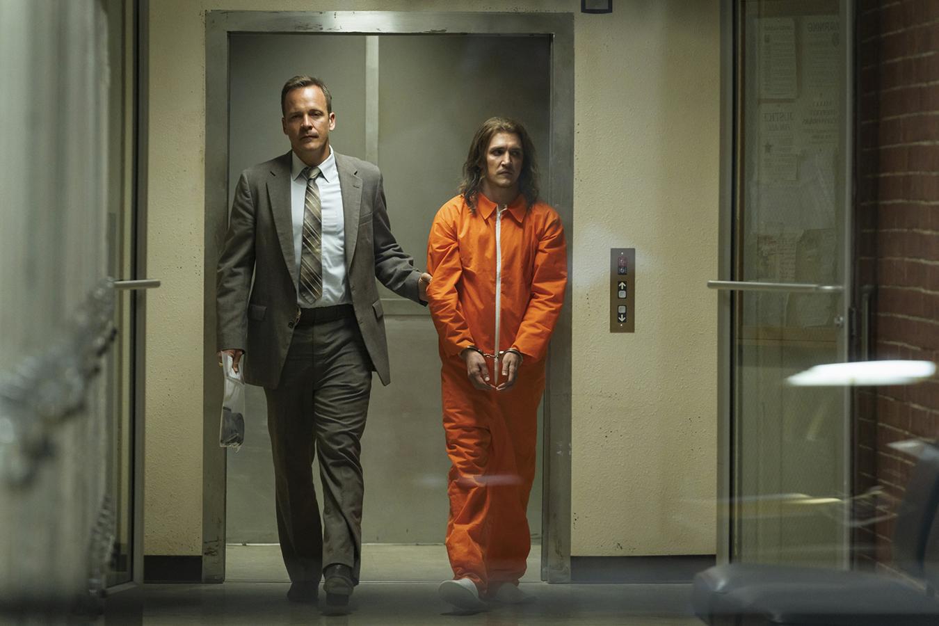 Interrogation. Temporada 1. Calle 13. 10 de noviembre. Basada en un caso que se alargó durante tres décadas, este true crime protagonizado por Peter Sarsgaard narra la historia de un joven que fue acusado y condenado por asesinar brutalmente a su madre. Cada episodio se estructura en torno a un interrogatorio tomado directamente de los archivos de los casos reales de la policía.