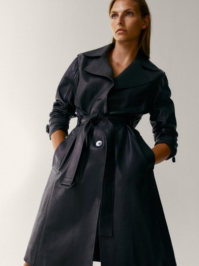 El top de las gabardinas de piel está en Massimo Dutti. De cuero auténtico, corte clásico y doble solapa, cuesta 349 euros pero te va a durar toda la vida.