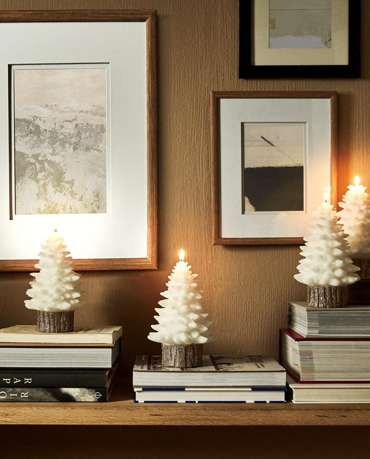 Con un ojo puesto ya en las navidades, Zara Home nos propone esta vela decorativa con forma de árbol y purpurina. Tiene un precio de 15,99 euros.