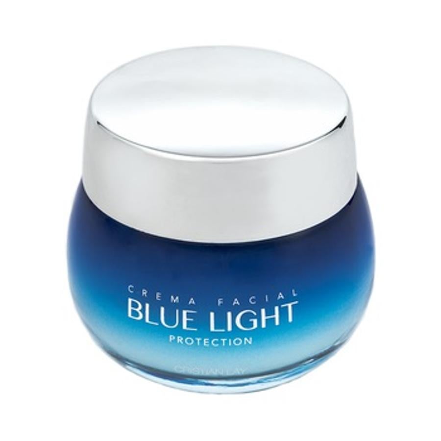 La crema facial Blue Light de Cristian Lay (9,95 euros) combate los efectos de la luz azul como la fatiga de la piel dejándola luminosa, aterciopelada y fresca.