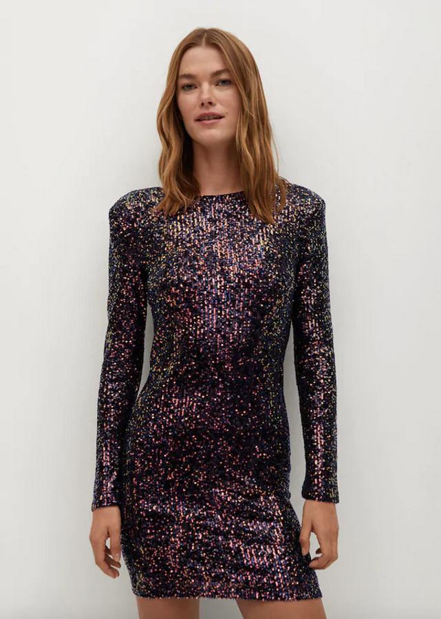 Con lentejuelas en cobre rojizo, diseño entallado, cuello redondo y hombreras, este vestido corto de manga larga viene con bolsillo de cremallera en la parte posterior y cuesta 39,99 euros. Está disponible entre las tallas XS y XL.