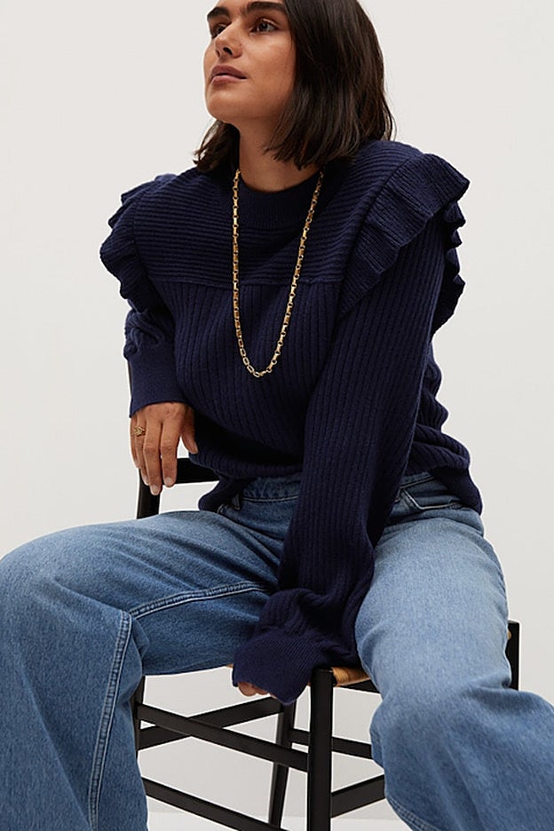 Maravilloso look de Violeta que apuesta por el jersey más bonito que hemos visto en el low cost esta temporada.