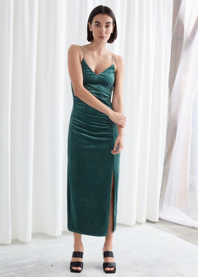 Vestido de corte lencero con tirantes y apertura lateral, de & other Stories (69 €).