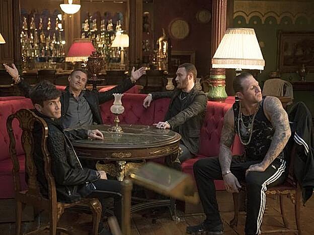 Los nuevos clientes, y nuevos "amigos", de Edurne y Julián.