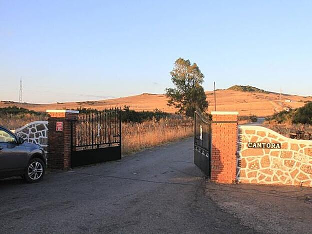 Fachada de Cantora, la finca de la discordia.