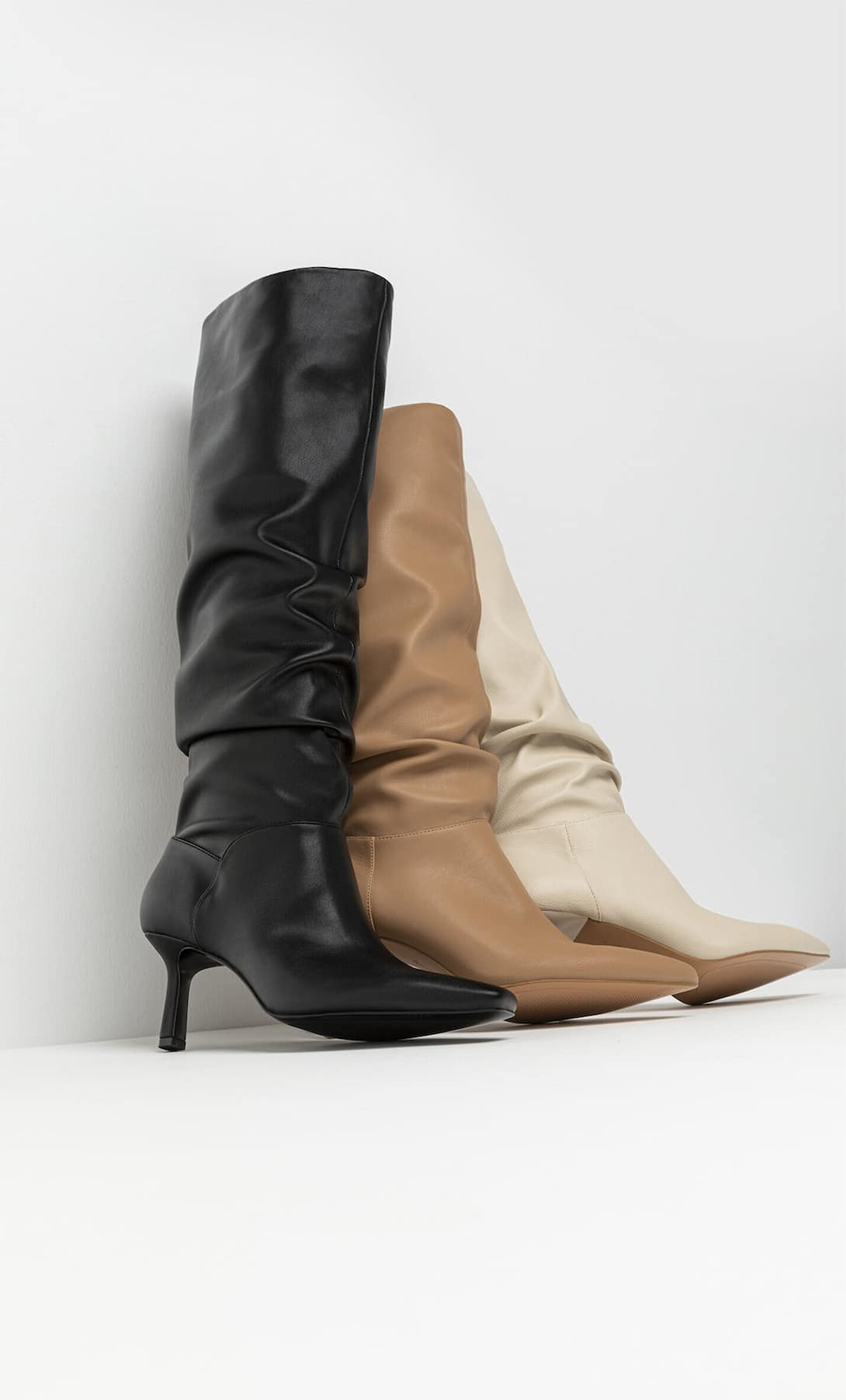 Botas de tacón arrugadas en tres tonos. Pura tendencia. Ahora: 36,79 euros.